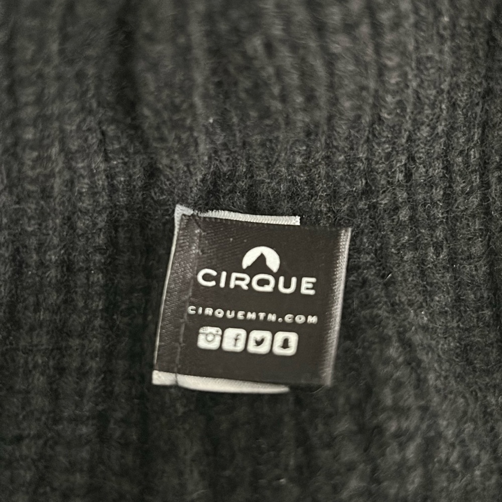 Cirque Rare Telluride Black Cashmere Beanie Hat with Faux Fur Pompom - Picture 5 of 6
